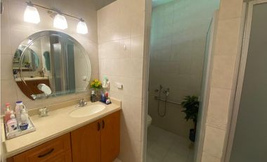 HOWARD / 1305 M2 / 4 HABITACION + SERVICIO / TERRAZA / BOHIO / JARDIN