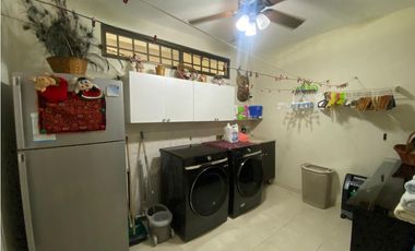 HOWARD / 1305 M2 / 4 HABITACION + SERVICIO / TERRAZA / BOHIO / JARDIN