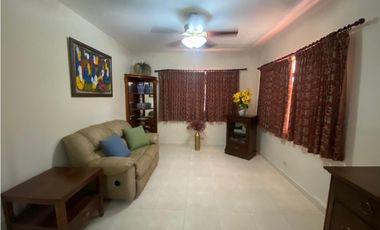 HOWARD / 1305 M2 / 4 HABITACION + SERVICIO / TERRAZA / BOHIO / JARDIN