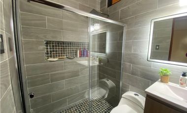 HOWARD / 1305 M2 / 4 HABITACION + SERVICIO / TERRAZA / BOHIO / JARDIN