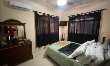 HOWARD / 1305 M2 / 4 HABITACION + SERVICIO / TERRAZA / BOHIO / JARDIN