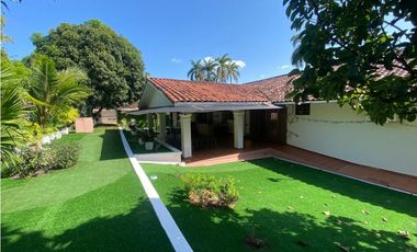 HOWARD / 1305 M2 / 4 HABITACION + SERVICIO / TERRAZA / BOHIO / JARDIN