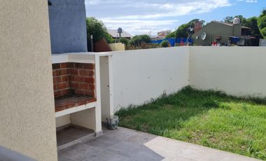 DUPLEX 3 AMBIENTES. BARRIO FELIX U. CAMET.