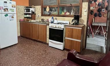 Venta de Casa 4 ambientes con garage en Barrio El Progreso