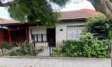 Venta de Casa 4 ambientes con garage en Barrio El Progreso