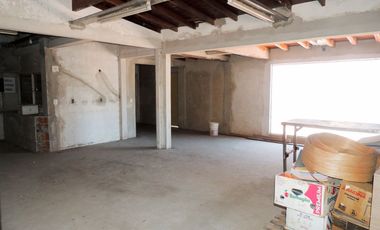 Venta Local oficinas y galpón Pilar Centro