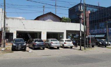 Venta Local oficinas y galpón Pilar Centro