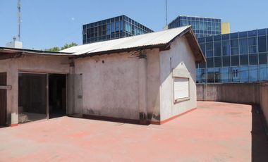 Venta Local oficinas y galpón Pilar Centro