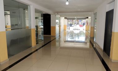 Venta Local oficinas y galpón Pilar Centro