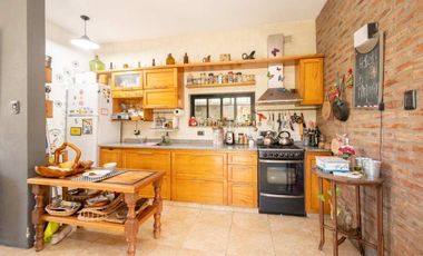 Venta Hermosa Casa Santo Tomé cercana al puente