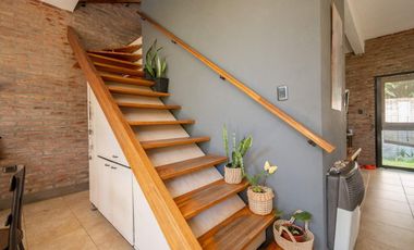 Venta Hermosa Casa Santo Tomé cercana al puente