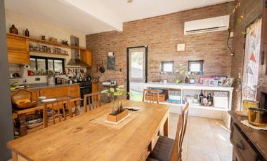 Venta Hermosa Casa Santo Tomé cercana al puente