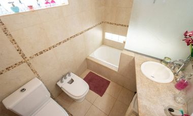 Venta Hermosa Casa Santo Tomé cercana al puente