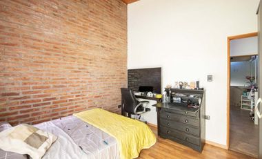 Venta Hermosa Casa Santo Tomé cercana al puente