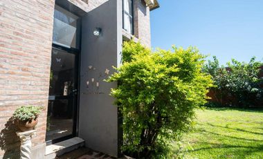 Venta Hermosa Casa Santo Tomé cercana al puente