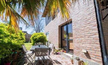 Venta Hermosa Casa Santo Tomé cercana al puente
