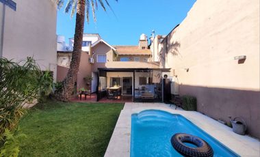 VENTA CASA 4 AMB. 2 COCHERAS, JARDÍN, DON BOSCO