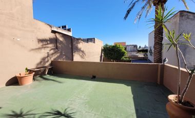 VENTA CASA 4 AMB. 2 COCHERAS, JARDÍN, DON BOSCO
