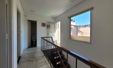VENTA CASA 4 AMB. 2 COCHERAS, JARDÍN, DON BOSCO