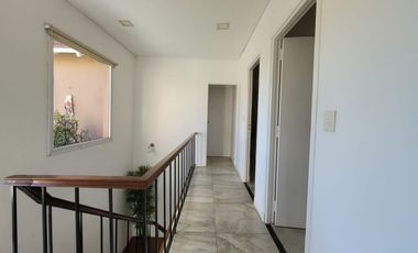 VENTA CASA 4 AMB. 2 COCHERAS, JARDÍN, DON BOSCO