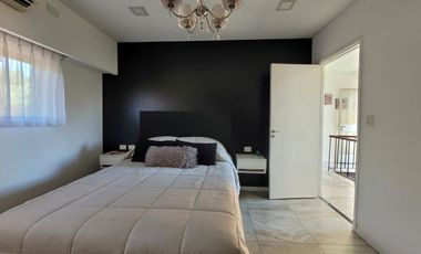 VENTA CASA 4 AMB. 2 COCHERAS, JARDÍN, DON BOSCO