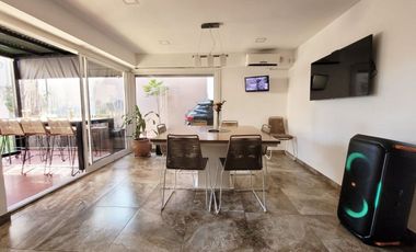 VENTA CASA 4 AMB. 2 COCHERAS, JARDÍN, DON BOSCO