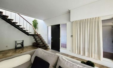 VENTA CASA 4 AMB. 2 COCHERAS, JARDÍN, DON BOSCO