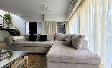 VENTA CASA 4 AMB. 2 COCHERAS, JARDÍN, DON BOSCO