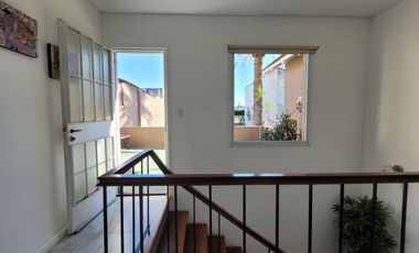 VENTA CASA 4 AMB. 2 COCHERAS, JARDÍN, DON BOSCO