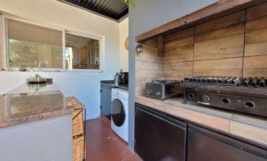 VENTA CASA 4 AMB. 2 COCHERAS, JARDÍN, DON BOSCO