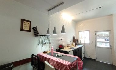 VENTA CASA 3 AMB CON PATIO Y COCHERA BERNAL