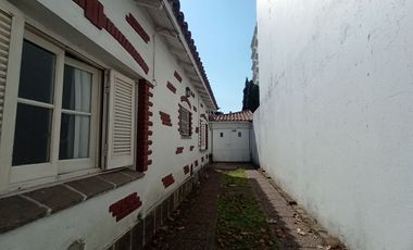 VENTA CASA 3 AMB CON PATIO Y COCHERA BERNAL