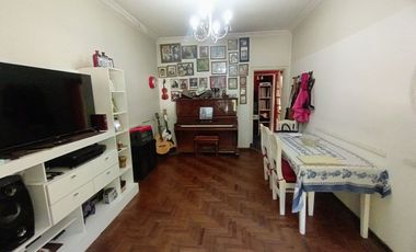 VENTA CASA 3 AMB CON PATIO Y COCHERA BERNAL