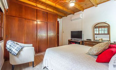 VENTA CASA 5 AMBIENTES GOLF VILLA ADELINA
