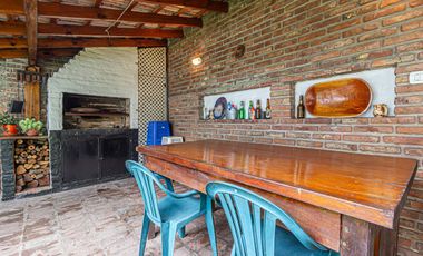 VENTA CASA 5 AMBIENTES GOLF VILLA ADELINA