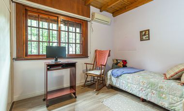 VENTA CASA 5 AMBIENTES GOLF VILLA ADELINA
