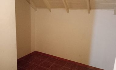 CASA 6 AMBIENTES, FONDO LIBRE. APTA CREDITO