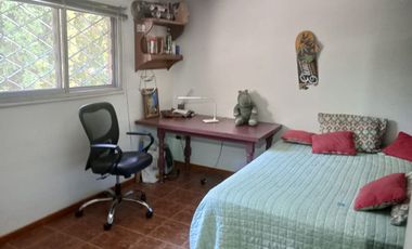 CASA 6 AMBIENTES, FONDO LIBRE. APTA CREDITO