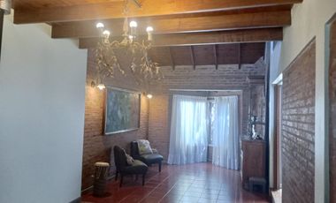CASA 6 AMBIENTES, FONDO LIBRE. APTA CREDITO