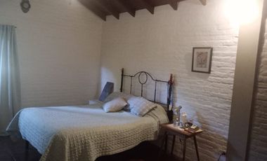 CASA 6 AMBIENTES, FONDO LIBRE. APTA CREDITO