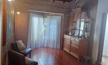 CASA 6 AMBIENTES, FONDO LIBRE. APTA CREDITO