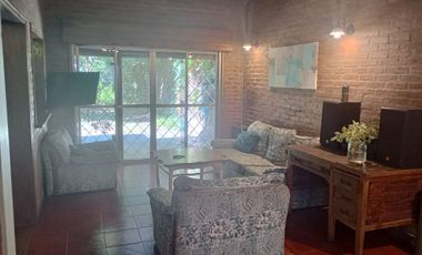 CASA 6 AMBIENTES, FONDO LIBRE. APTA CREDITO