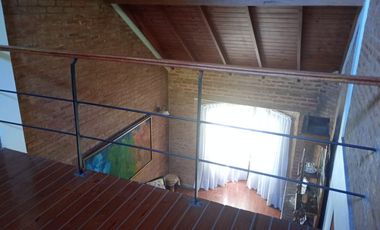 CASA 6 AMBIENTES, FONDO LIBRE. APTA CREDITO