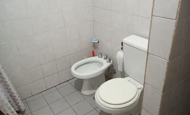 CASA 6 AMBIENTES, FONDO LIBRE. APTA CREDITO