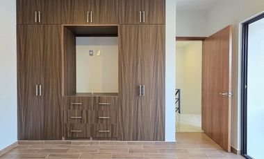 RESIDENCIA EN VENTA, 2 PLANTAS, 3 RECÁMARAS, 3.5 BAÑOS, COCHERA PARA 2 AUTOS