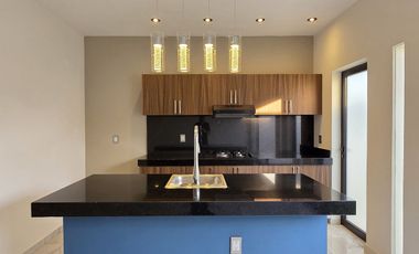 RESIDENCIA EN VENTA, 2 PLANTAS, 3 RECÁMARAS, 3.5 BAÑOS, COCHERA PARA 2 AUTOS