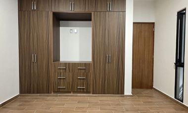 RESIDENCIA EN VENTA, 2 PLANTAS, 3 RECÁMARAS, 3.5 BAÑOS, COCHERA PARA 2 AUTOS