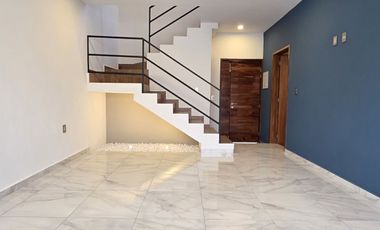 RESIDENCIA EN VENTA, 2 PLANTAS, 3 RECÁMARAS, 3.5 BAÑOS, COCHERA PARA 2 AUTOS