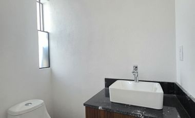 CASA EN VENTA DE 2 PLANTAS, 3 RECÁMARAS, 2.5 BAÑOS, COCHERA PARA 2 AUTOS