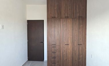 CASA EN VENTA DE 2 PLANTAS, 3 RECÁMARAS, 2.5 BAÑOS, COCHERA PARA 2 AUTOS